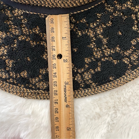 GRACE HATS black-lace covered wide-brim tan paper sun shade hat - Picture 6 of 7